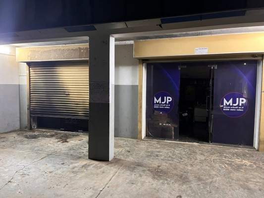 தீ வைக்கப்பட்ட யாழ். சர்வஜன அதிகாரம் கட்சி அலுவலகம்