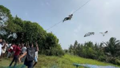 பட்டத்துடன் பறந்த இளைஞனால் யாழில் பரபரப்பு/A young man who flew with a diploma caused a stir in Jaffna.