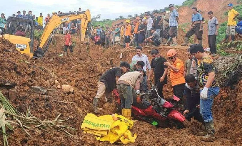 இந்தோனேஷியாவில் மண்சரிவு - 7 பேர் உயிரிழப்பு/Landslide in Indonesia - 7 dead