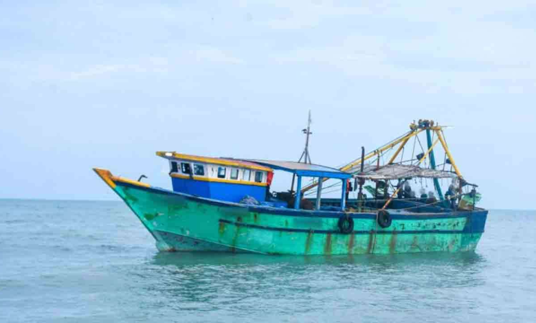 இலங்கை கடற்பரப்பில் 11 இந்திய மீனவர்கள் கைது! இலங்கை கடற்பரப்பில் 11 இந்திய மீனவர்கள் கைது
