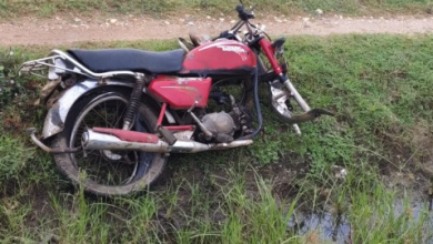 அரியாலையில் மோட்டார் சைக்கிளை மோதித்தள்ளிய ரயில்; இளைஞர் பலி/Train hits motorcycle in Ariyalai; youth dies