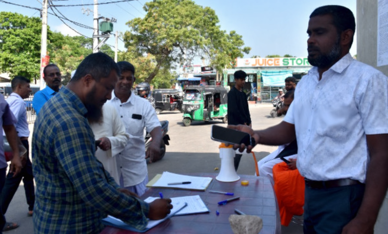 மன்னார்- புத்தளம் பிரதான வீதியை திறக்க கோரி கையெழுத்து வேட்டை-tamil news