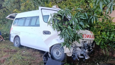 கொழும்பு நோக்கிப் பயணித்த அம்பியுலன்ஸ் விபத்து! நால்வர் படுகாயம்/Ambulance heading towards Colombo crashes! Four injured