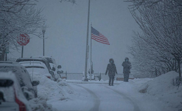 அமெரிக்காவில் பனிப்புயல் – 100 மில்லியன் மக்கள் பாதிப்பு/Blizzard in America – 100 million people affected