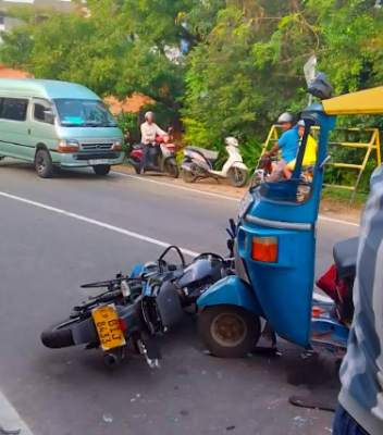 திருமலையில் முச்சக்கரவண்டியும், மோட்டார் சைக்கிளும் மோதி விபத்து/Accident involving a three-wheeler and a motorcycle in Tirumala