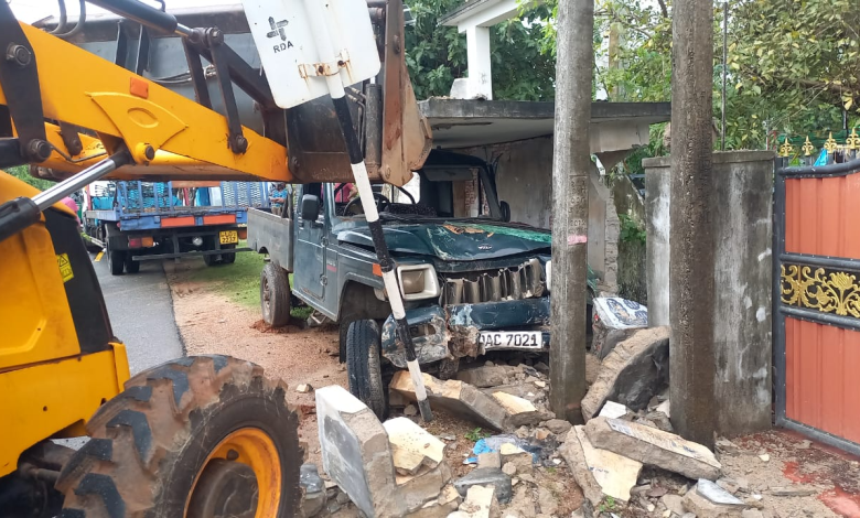 கப் ரக வாகனம்; கோப்பாய் பகுதியில் விபத்து/Cup-type vehicle; accident in Kopai area-thamilanwin