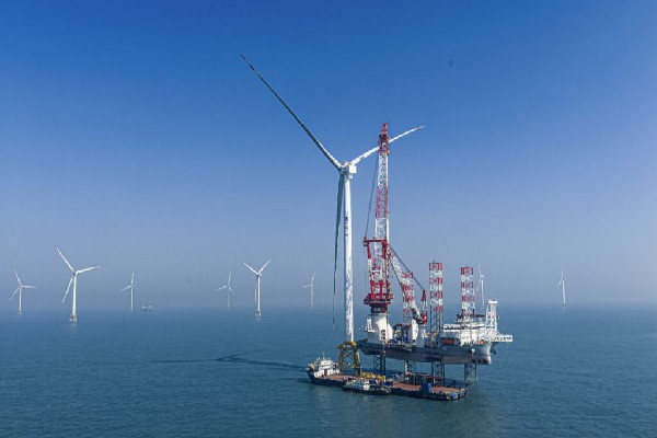 உலகின் முதல் கடல் காற்றாலை/The world's first offshore wind farm