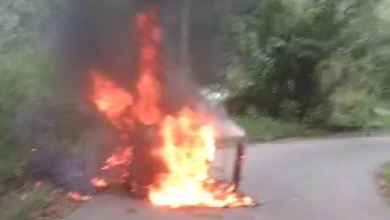 திடீரென தீப்பிடித்து எரிந்த முச்சக்கர வண்டி/A three-wheeler suddenly caught fire