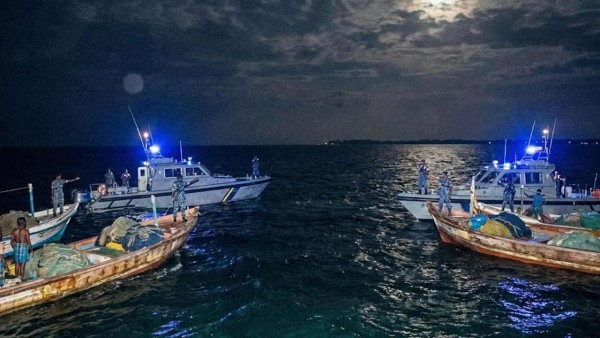 எல்லைதாண்டிய 22 தமிழக மீனவர்கள் கைது/22 Tamil Nadu fishermen arrested for crossing border