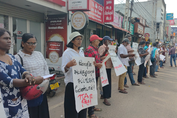 நீதிமன்றத்திற்கு கோட்டாபயவை முன்னிலையாகுமாறு கோரி யாழில் போராட்டம்!!