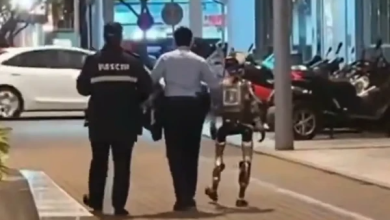 70 வயது மூதாட்டியை தொந்தரவு செய்த ரோபோ கைது/Robot arrested for harassing 70-year-old woman