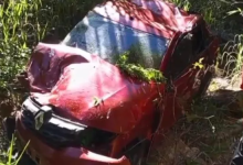 300 அடி பள்ளத்தில் பாய்ந்த கார்; பலியான உயிர்