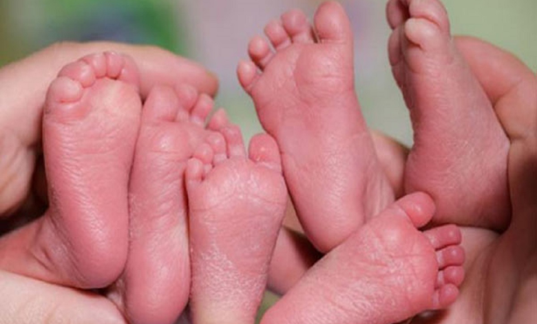 ஒரே பிரசவத்தில் நான்கு குழந்தைகளை பெற்ற தாய்