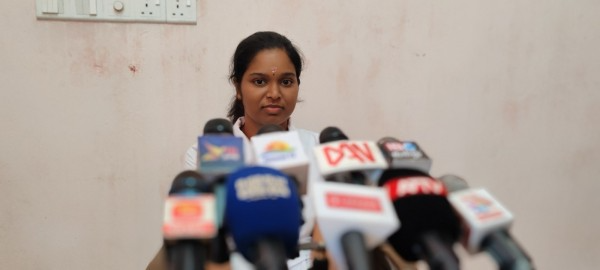 வவுனியாவில் விஞ்ஞானப் பிரிவில் முதல் நிலை பெற்ற மாணவி/Student who secured first place in science in Vavuniya