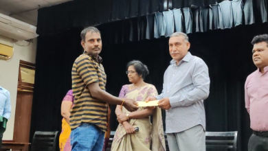 வவுனியாவில் டித்வா புயல் சேதம்: பாதிக்கப்பட்ட வீடுகளுக்கு நிவாரண காசோலை வழங்கல்