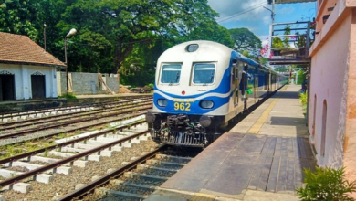 இயந்திரக் கோளாறு : ரயில் சேவைகள் தாமதம்