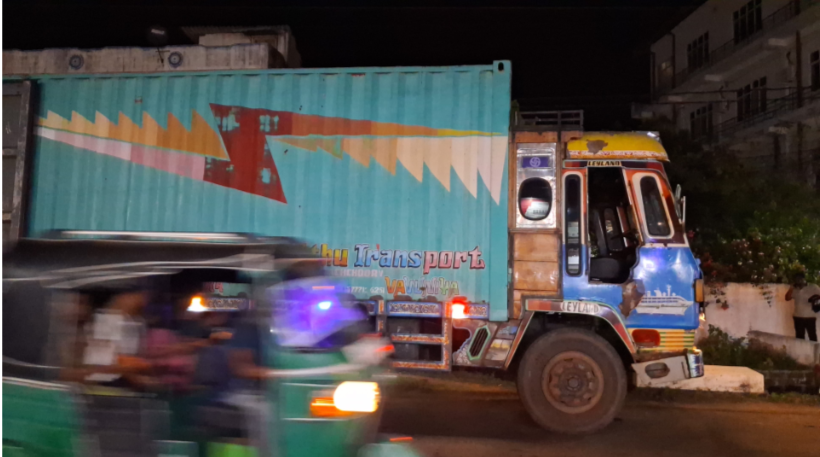 வவுனியாவில் கனரக வாகனம் மோதி ஓய்வு பெற்ற ஆசிரியர் உயிரிழப்பு! வவுனியாவில் கனரக வாகனம் மோதி ஓய்வு பெற்ற ஆசிரியர் உயிரிழப்பு-Vavuniya News-Thamilan win