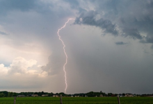 கடும் மின்னல்: 18 மாவட்டங்களுக்கு சிவப்பு எச்சரிக்கை-Thamilan Win