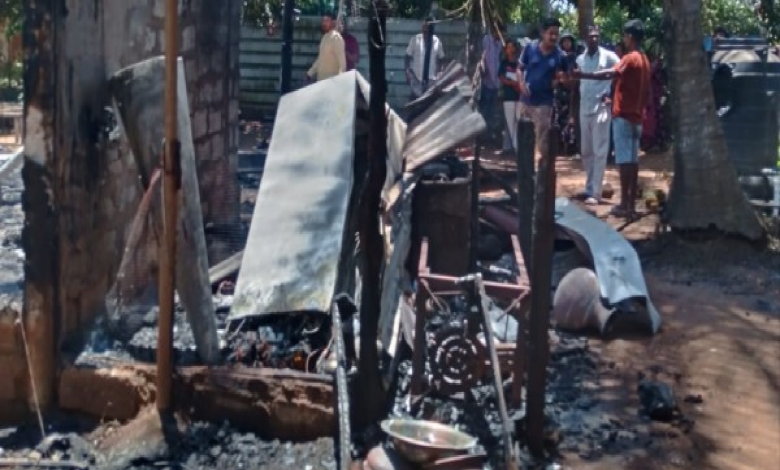 வவுனியாவில் முற்றாக எரிந்து கருகிய வீடு-Vavuniya News