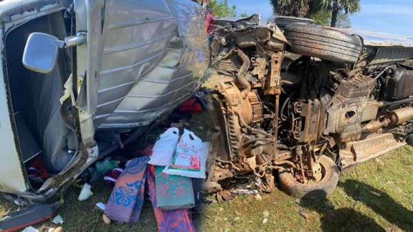 யாழில் மின்கம்பத்துடன் வேன் மோதி விபத்து