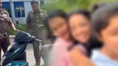 தலைக்கவசம் இன்றி ஆபத்தான முறையில் பைக் பயணம் - சிக்கிய யுவதிகள் தலைக்கவசம் இன்றி ஆபத்தான முறையில் பைக் பயணம் - சிக்கிய யுவதிகள்