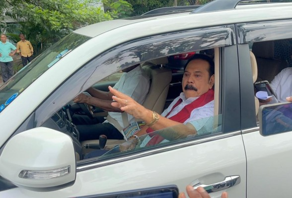 இலஞ்ச, ஊழல் விசாரணை ஆணைக்குழுவில் மஹிந்த- பரபரப்பில் கொழும்பு! இலஞ்ச, ஊழல் விசாரணை ஆணைக்குழுவில் மஹிந்த- பரபரப்பில் கொழும்பு!