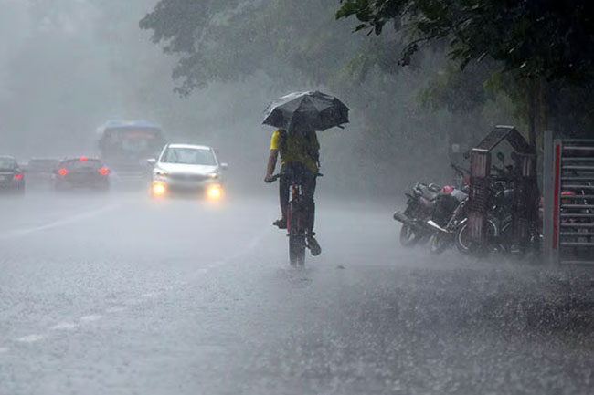 இன்று பலத்த மழைக்கு - ரெட் அலர்ட்